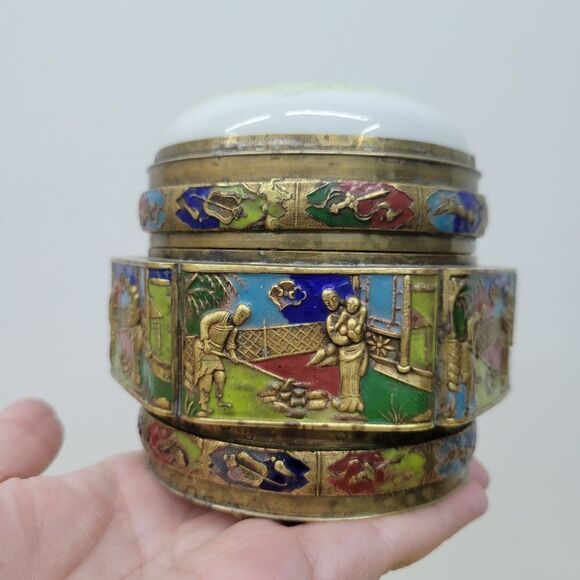 Vintage Chinese Brass Handpainted Snuff or Tea Cloisonne Figural Art Trinket Box - Picture 12 of 16
